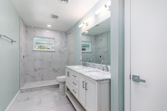 Building Photo - 1 W Point Dr