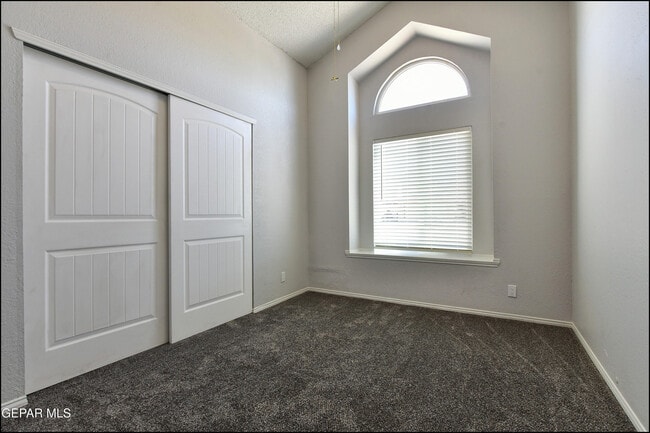 Building Photo - 609 Bristol Dr