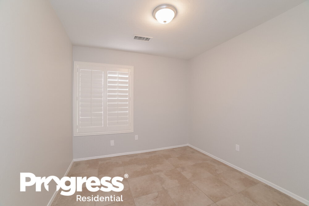 Building Photo - 323 N Ocean Dr