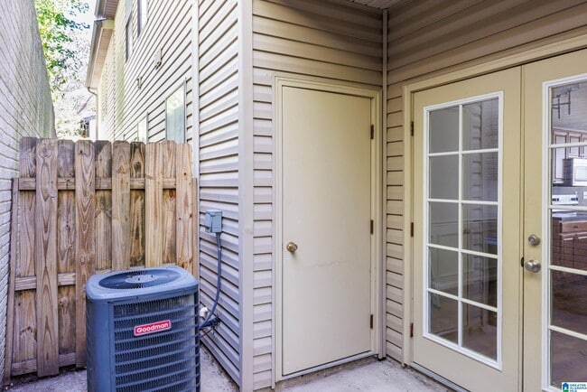 Building Photo - 2332 Ridgemont Dr