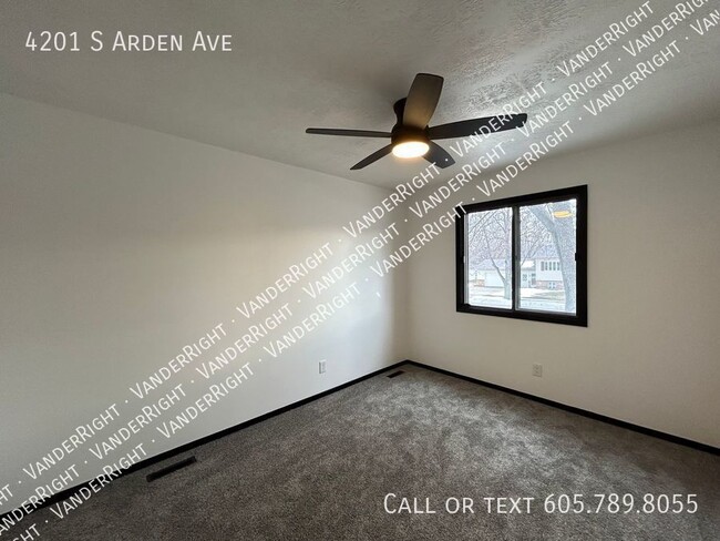 Building Photo - 4201 S Arden Ave