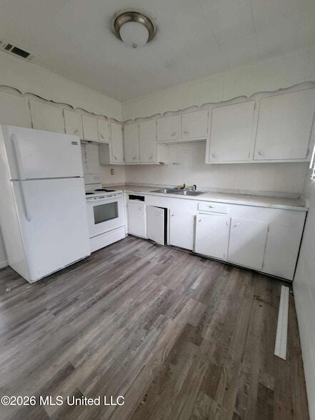 Building Photo - 632 Capital Ave