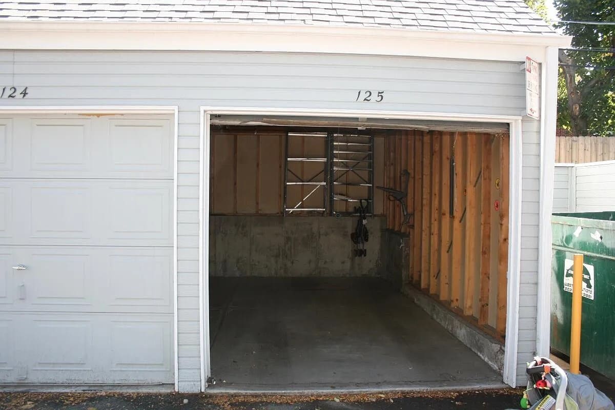 1 car garage - 5725 W Atlantic Pl