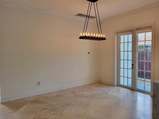 Building Photo - 1604 NE 17th Ave