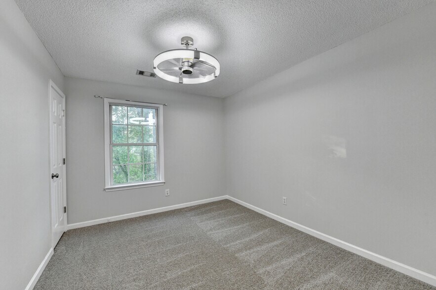 Building Photo - 3415 Oxwell Dr