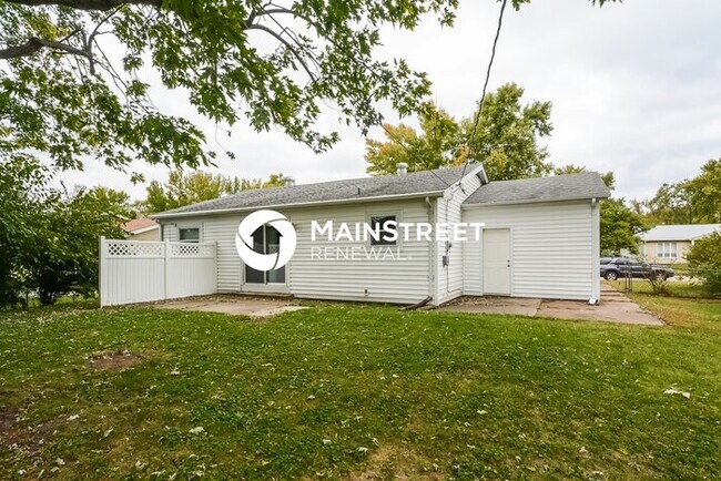 Building Photo - 3 Bedroom Pet-Friendly Home in Florissant, MO with Main Street Renewal