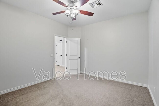 Building Photo - 6326 N 14th Pl
