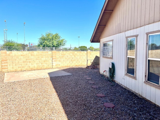 Building Photo - 941 W Enid Cir