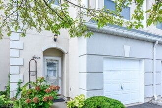Building Photo - 8708 Brittany Dr