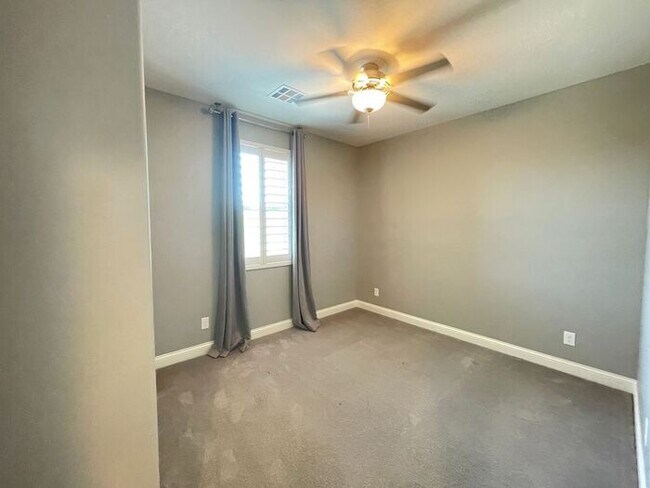 Building Photo - To schedule a viewing, call Wally Fellman ...