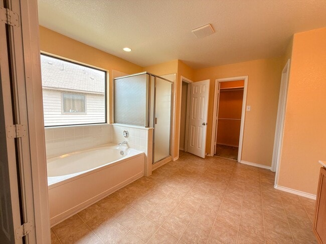 Building Photo - University Park - 5 bedrooms, 3-1/2 Baths
