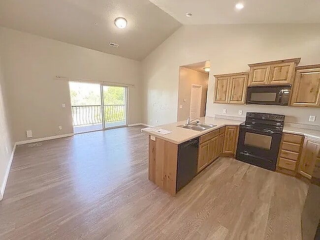 Building Photo - 426 W 200 N St