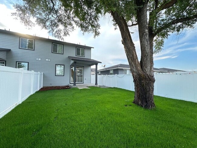 Building Photo - Brand New Post Falls Duplex
