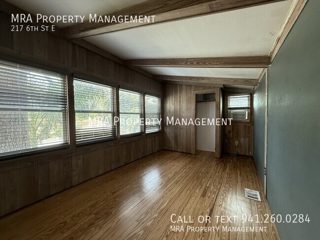 Building Photo - 217 6th St E