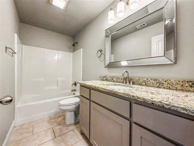 Building Photo - 2800 Orchid Dr