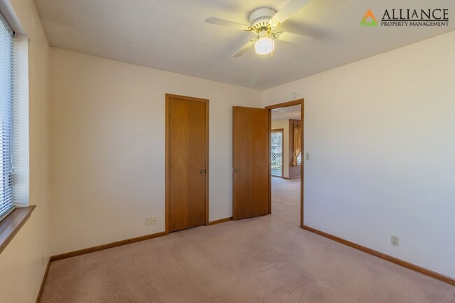 Building Photo - Amazing, Spacious Home! Pet Friendly!