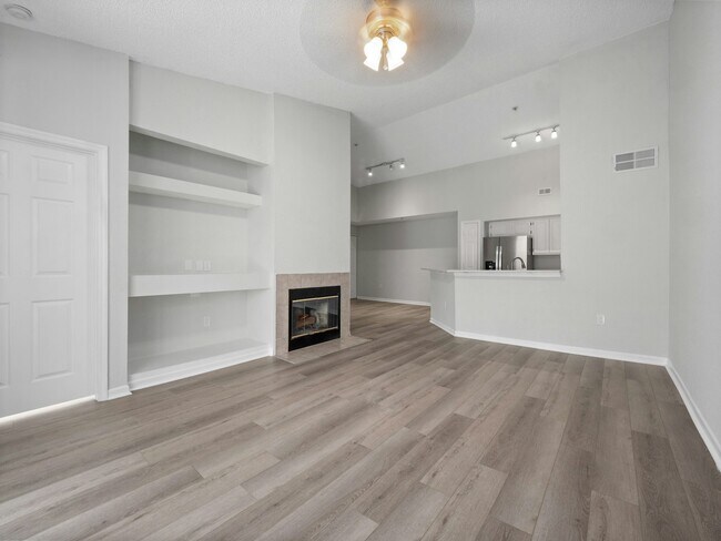 Building Photo - 8300 Elm Park Dr