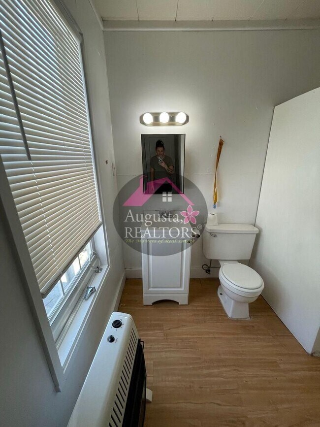 Building Photo - One Bedroom Near ACU!