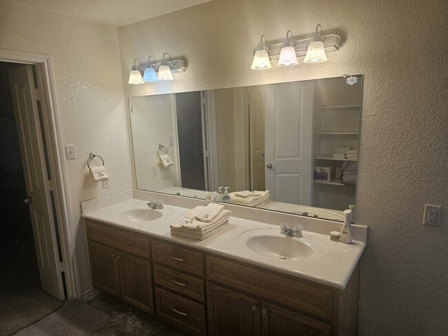 Building Photo - 2713 Montague County Dr