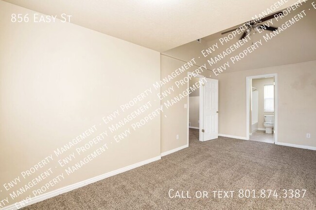 Building Photo - Spacious 3 Bed - 2 Bath - Pet Friendly - 2...