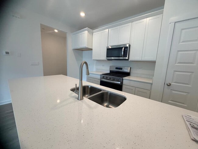Building Photo - 2235 Barbera Dr