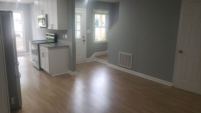 Building Photo - Charming 3br 3ba Townhome in Chapel Hill! ...