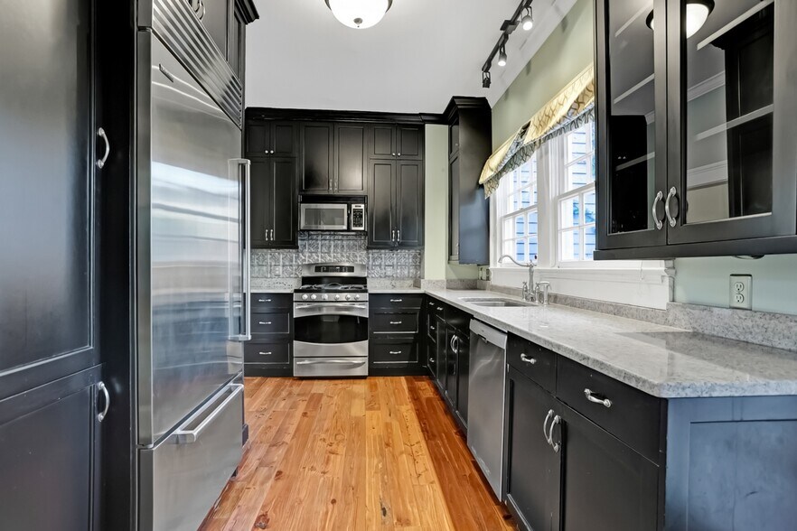 Building Photo - 403 Tattnall St