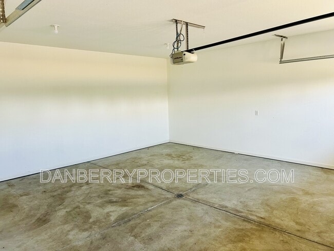 Building Photo - 1477 River Park Ln