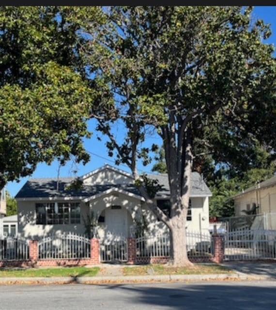 Building Photo - 866 N 15th St