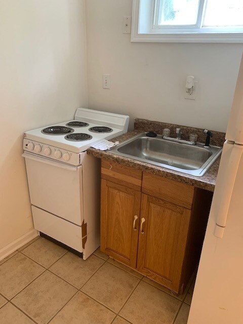 Kitchenette - 2208 Vermont Ave