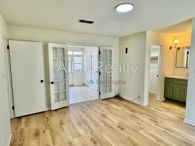 Building Photo - 2905 Willow Ln Dr