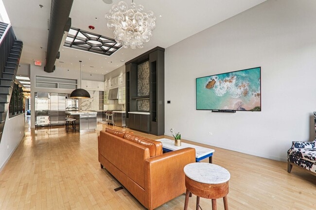 Building Photo - 107 W Main St