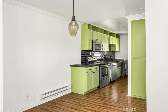 Building Photo - Charming 1-Bed Cottage with Utilities Included, Garage & In-Unit Laundry – Huntington Beach