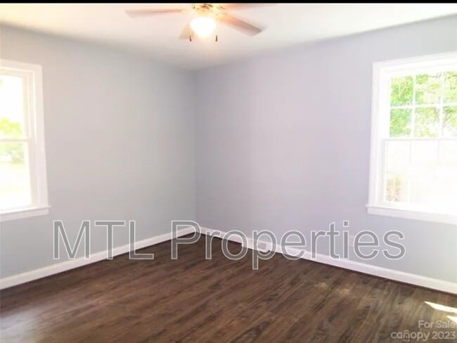 Building Photo - 1722 Kings Rd