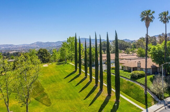 Building Photo - Charming 2 Bedroom Condo for Rent in Newhall!