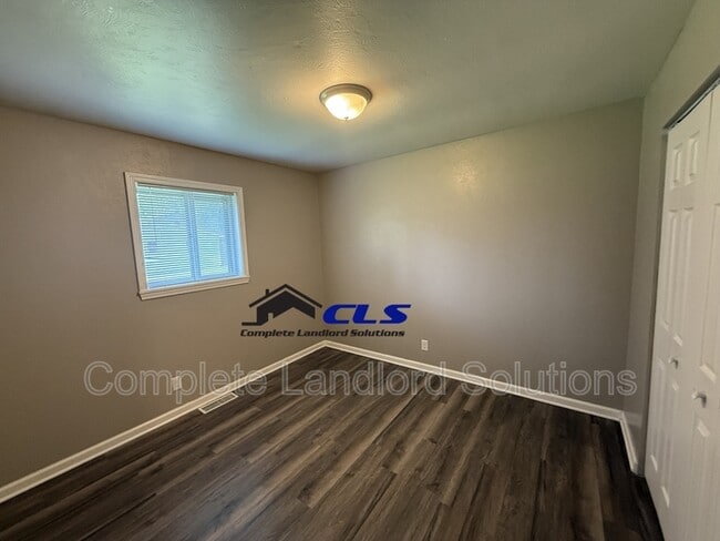 Building Photo - 2906 E Haythorne Ave