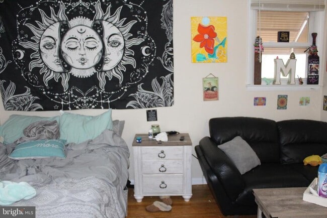 Building Photo - 107 Laurel Ave