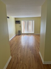 Building Photo - 925 Laprairie St