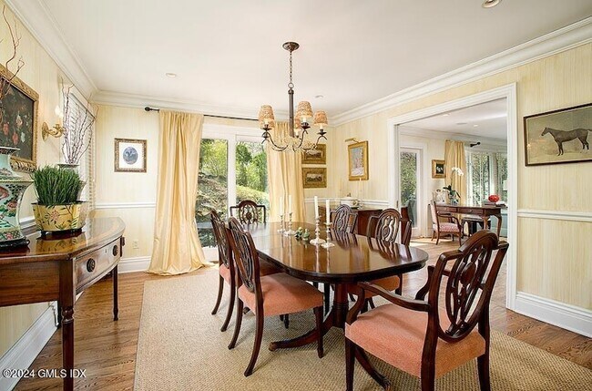 Building Photo - 208 W Lyon Farm Dr