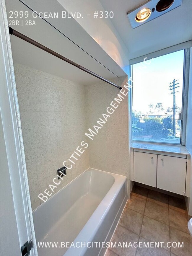 Building Photo - Large, Pet-Friendly Condo with Ocean Views...