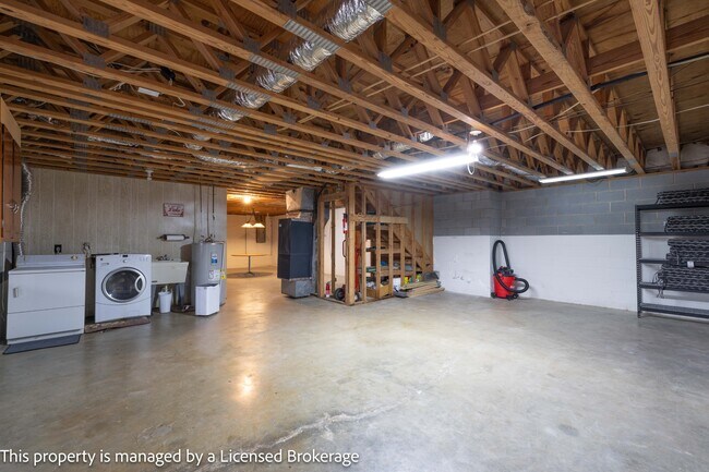 Building Photo - 418 Fiddlers Ghost Cir