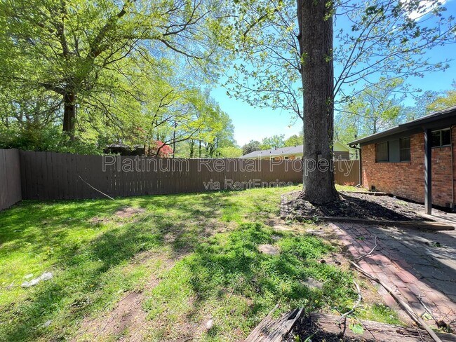 Building Photo - 2170 Beech Valley Dr