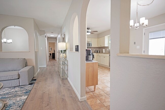 Building Photo - 413 SE Lana Ct