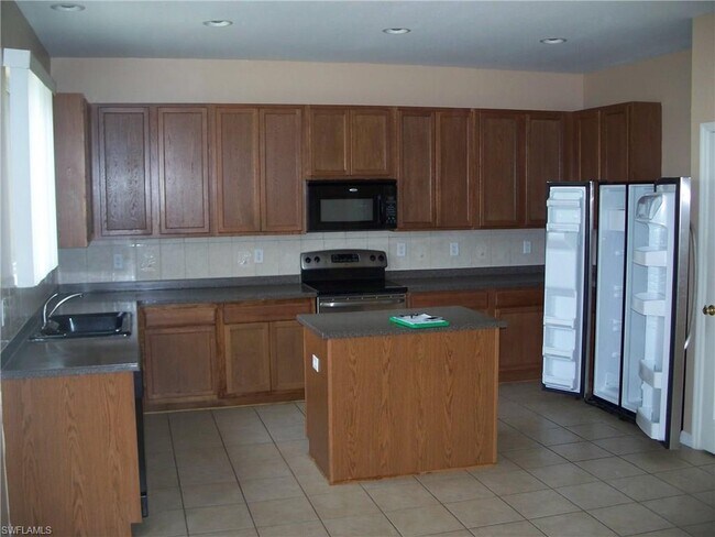 Building Photo - 216 NW 26th Ave