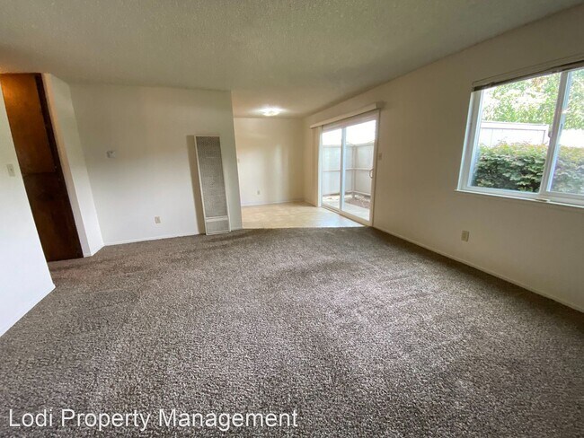 Building Photo - 715 N Church St