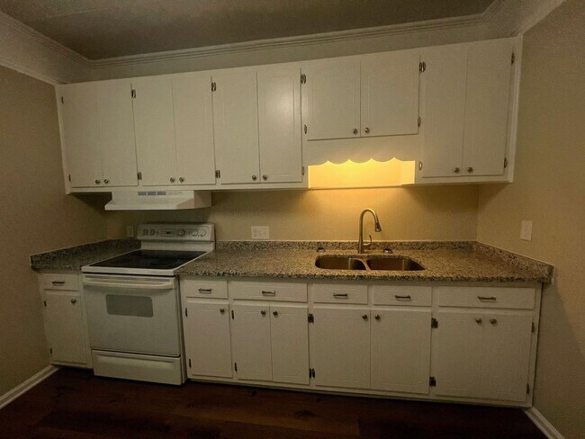 Building Photo - Freshly updated two bedroom, 1 bath house ...