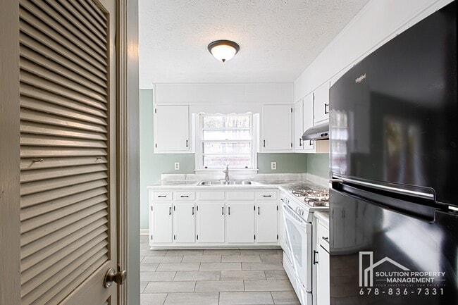 Building Photo - 4979 Paris Ave