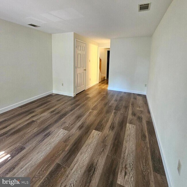 Building Photo - 5911 Sir Cambridge Way