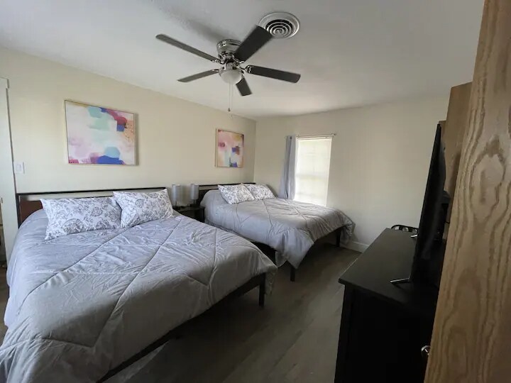 Building Photo - 1104 S State St