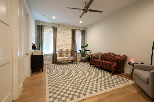 Building Photo - 2402 W Parkland Blvd